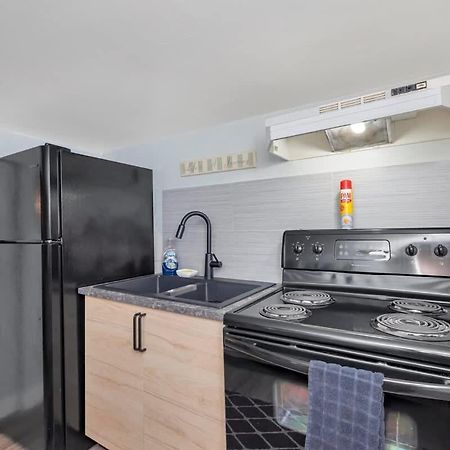 Quaint 1 Bedroom Lower Suite In Victoria, Bc Zewnętrze zdjęcie
