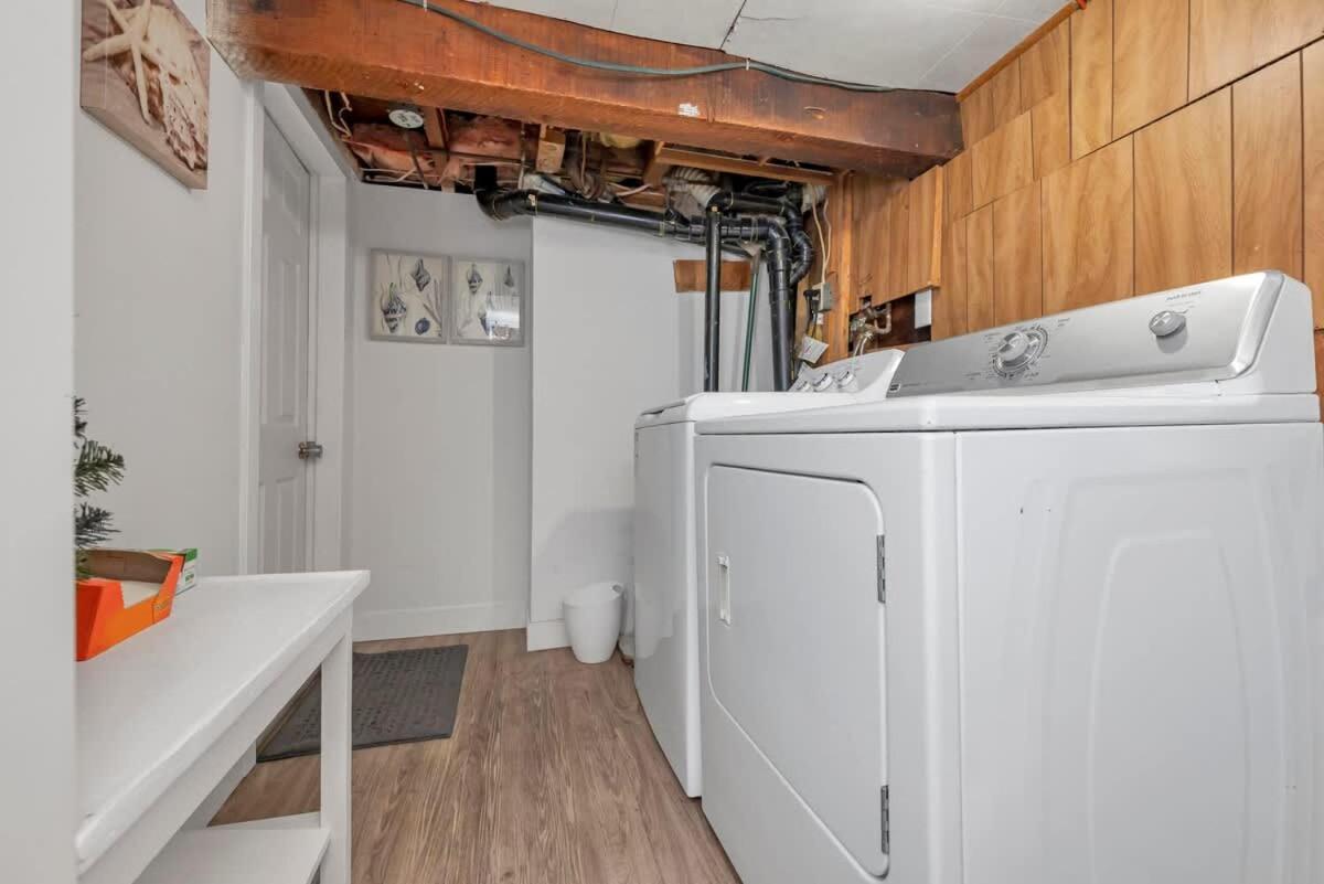 Quaint 1 Bedroom Lower Suite In Victoria, Bc Zewnętrze zdjęcie