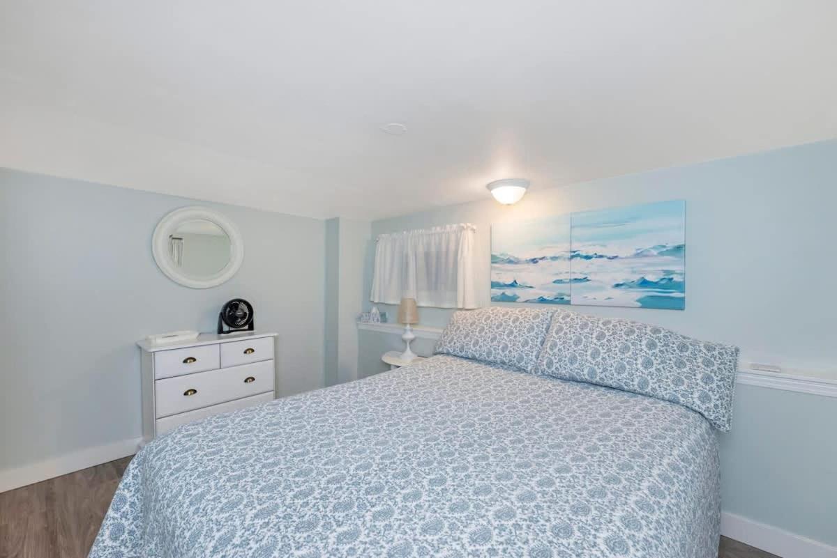 Quaint 1 Bedroom Lower Suite In Victoria, Bc Zewnętrze zdjęcie