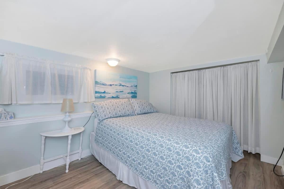 Quaint 1 Bedroom Lower Suite In Victoria, Bc Zewnętrze zdjęcie
