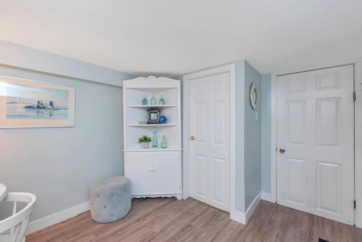 Quaint 1 Bedroom Lower Suite In Victoria, Bc Zewnętrze zdjęcie