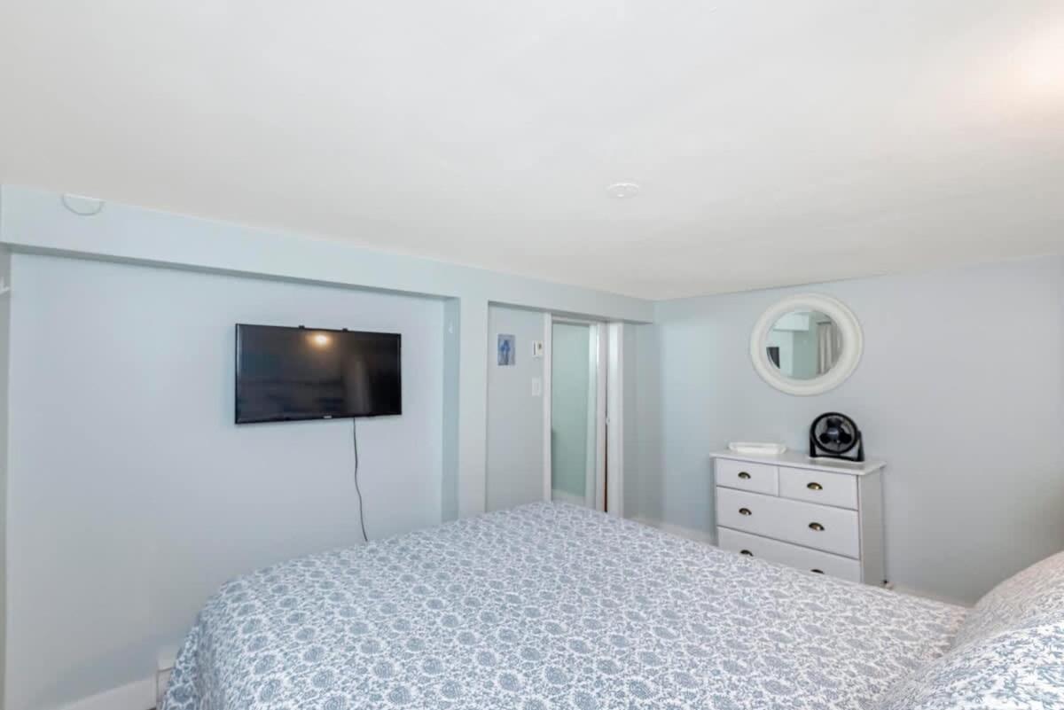 Quaint 1 Bedroom Lower Suite In Victoria, Bc Zewnętrze zdjęcie